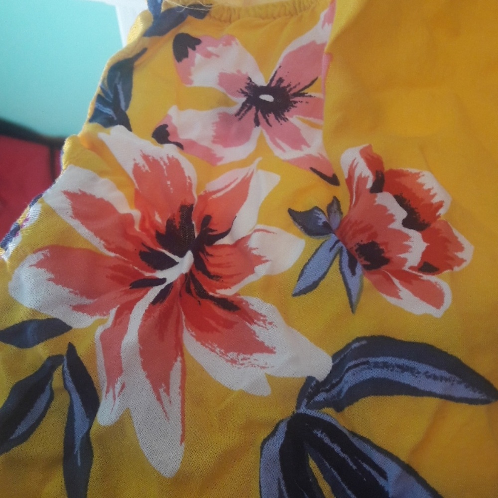 🌹 Floral Tank Top - Picture 2 of 2